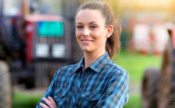 My Parents Demanded That I Get Married to Keep the Family Business, So I Chose a 'Fresh-off-the-Farm' Girl to Spite Them