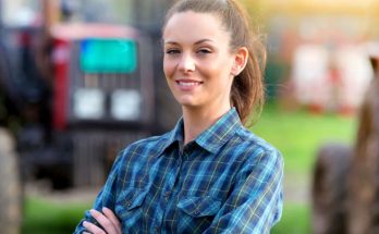 My Parents Demanded That I Get Married to Keep the Family Business, So I Chose a 'Fresh-off-the-Farm' Girl to Spite Them